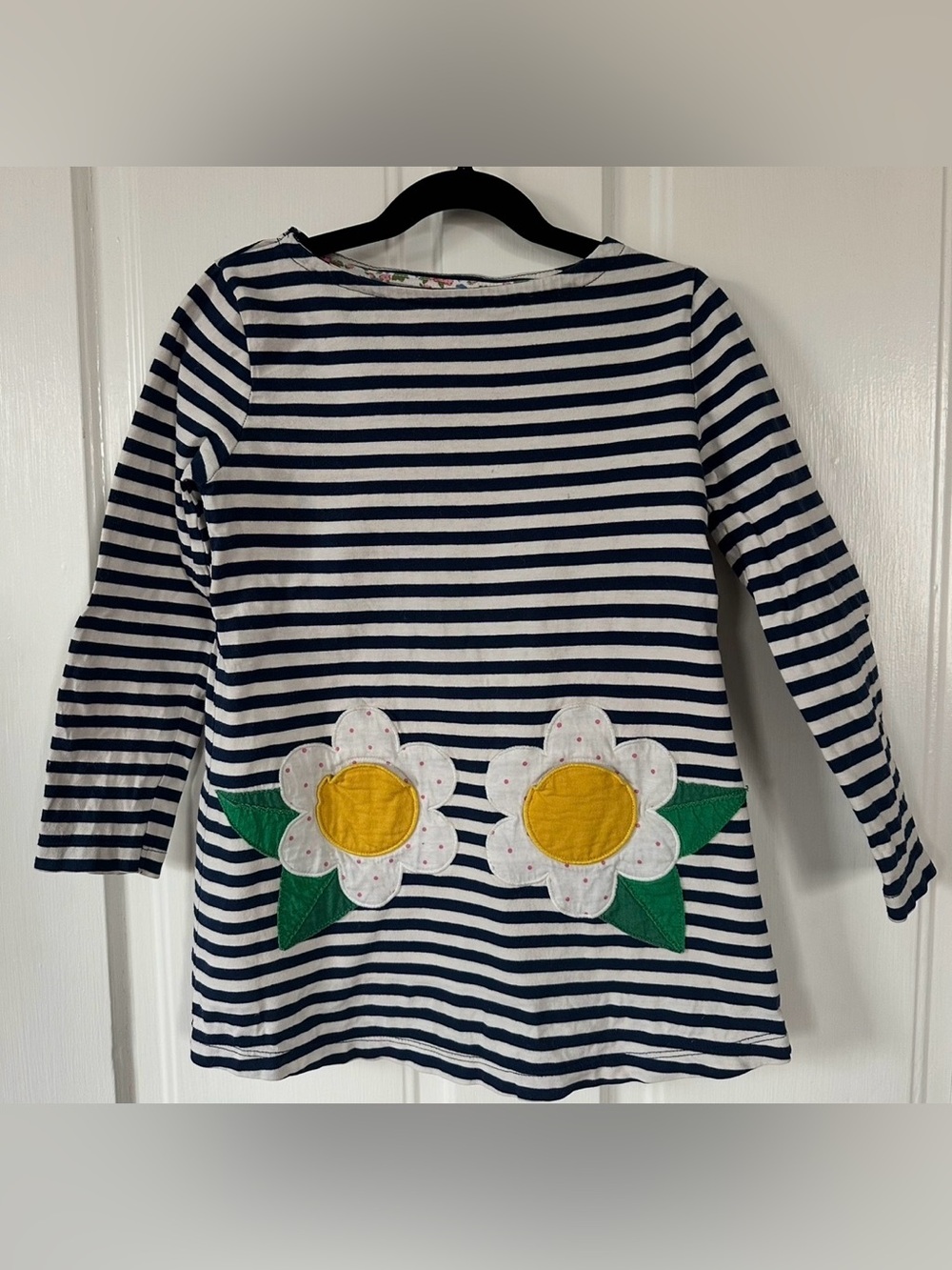 Mini Boden Girls Navy/White Striped Dress w Flower appliqué Pockets Sz 6-7 flaws
